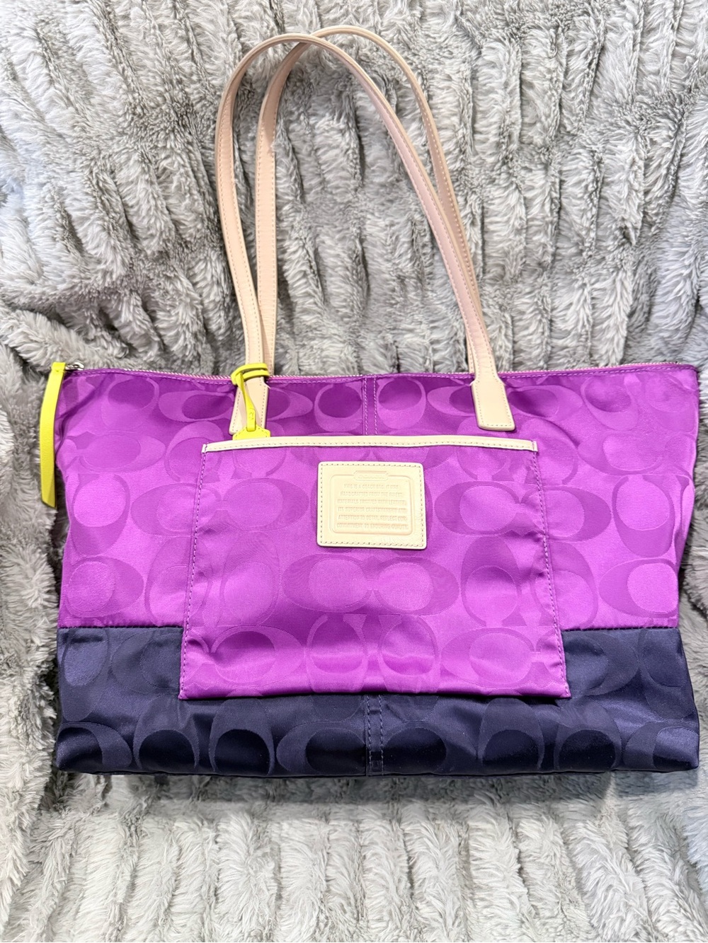 Coach WEEKEND SIGNATURE COLORBLOCK F24865